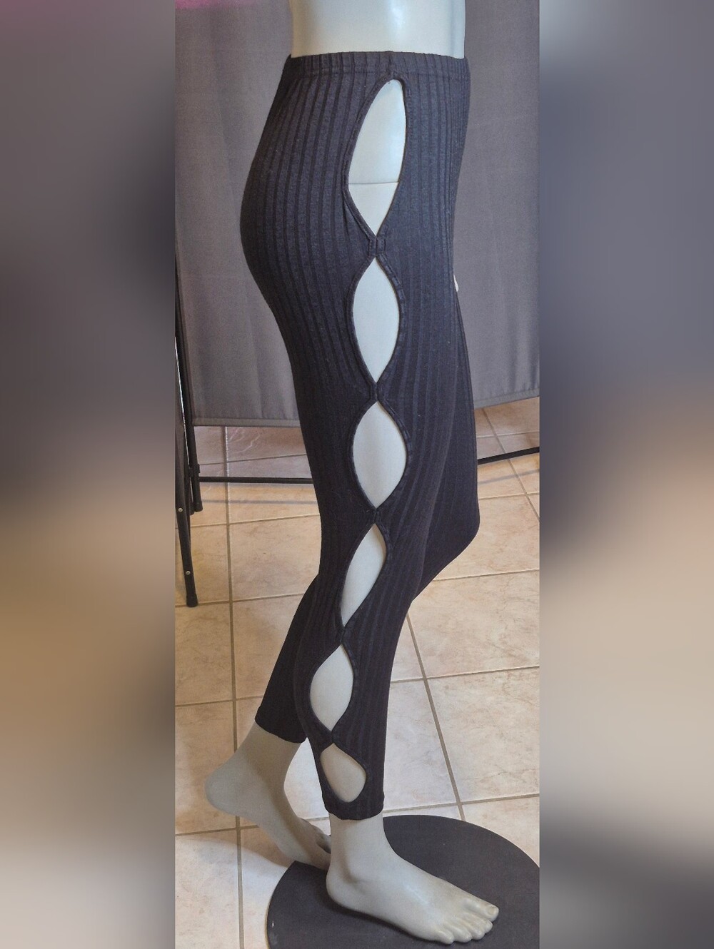SHEIN Black Ribbed Leggings with Side Cutout Ovals